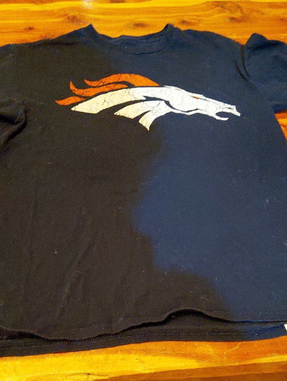 DENVER BRONCOS SHORT SLEEVE T-SHIRT SIZE MED PRICE LOWERED!!! $4.00